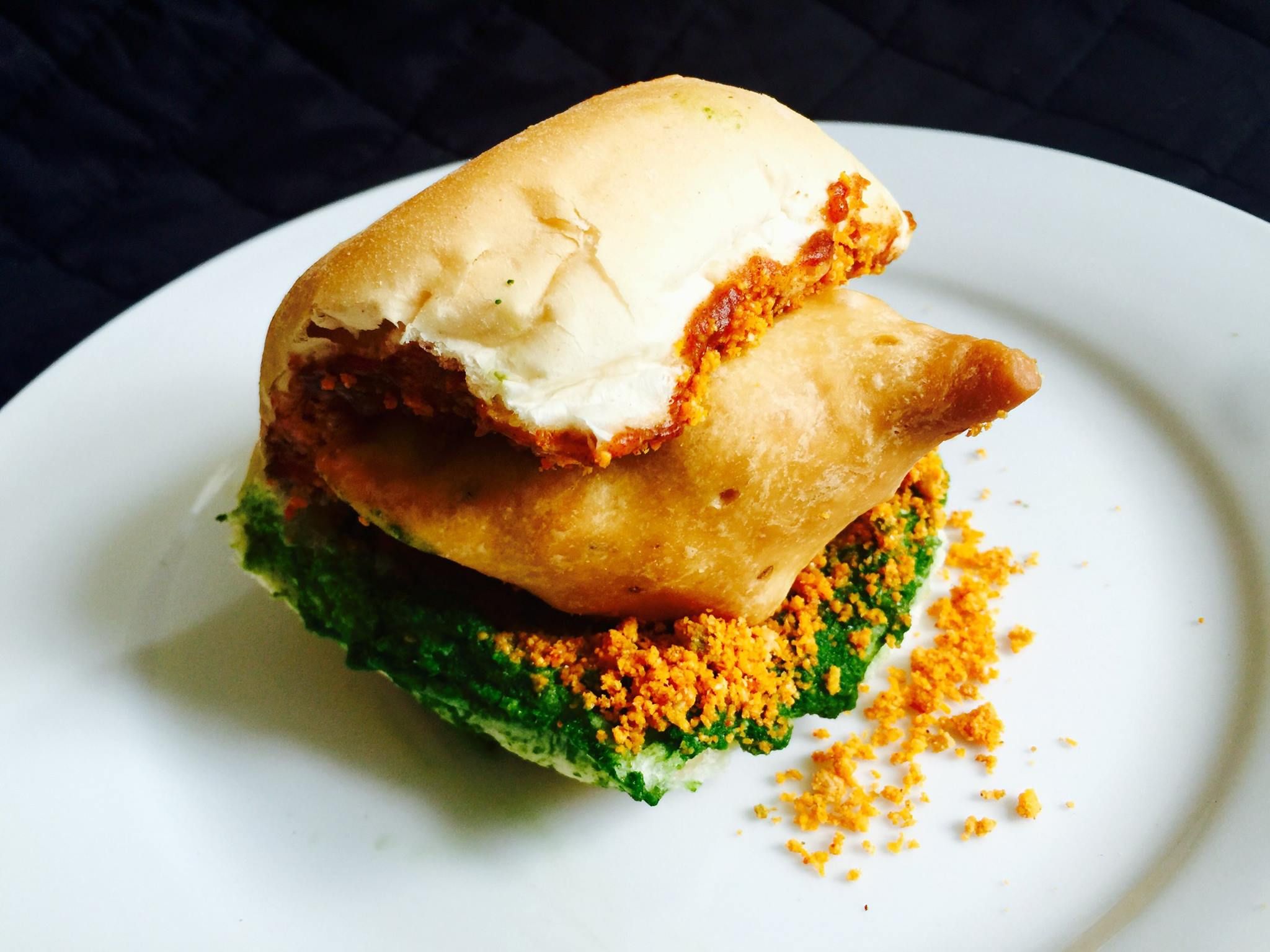 samosa vada pav images